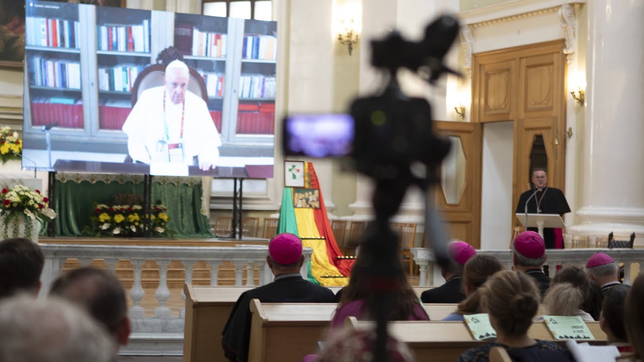 Pope prays for people slain in war over rosary and Bible of fallen ...