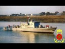 البحرية الملكية هو العنصر البحري للقوات المسلحة الملكية المغربية. وقد انشئت في 1 نيسان / ابريل 1960 من قبل محمد الخامس ، من اجل حمايه الساحل والمنطقة الاقتصادية الخالصه لهذا البلد عن طريق البحر ، والى ضمان امن مضيق جبل طارق ومكافحة التهريب.القوات البحرية الملكية المغربية هي فرع من البحرية العسكرية المغربية. موقع أكبر قاعدة يوجد بالدار البيضاء مع قواعد اصغر في أكادير ، الحسيمة ، الداخلة ، آسفي ، القنيطرة وطنجة. واعتبارا من 1998 ، اجمالي قوام القوى العاملة 7،800 الضباط والبحارة ومشاة البحرية.والملاحظ على البحرية المغربية انها لا يمكنها العمل الا كقوة لحراسة السواحل لغياب التسليح الحديث والقطع الجيدة الصنع والمتطورة[عدل] اصناف السفن[عدل] فرقاطاتمضادة غواصات مغربية تسمى 