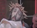 Zawieszenie krzyża w kościele pw Świętego Tomasza Apostoła  w Warszawie, które miało miejsce 2 października 2008  roku. Film w reżyserii dr Marka Kowalskiego autora rzeźby. Pieśń 