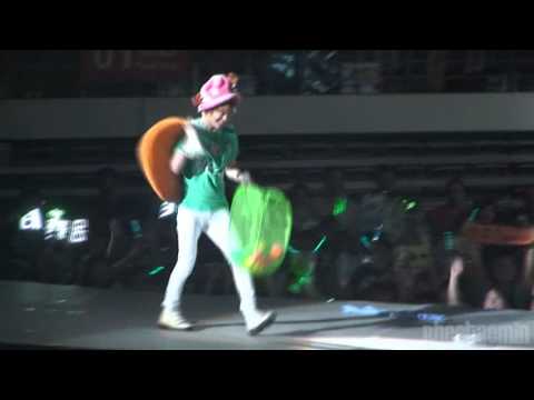 llO82O wild Taemin throwing balls, spewing water & wiggling hips fancam @Nanjing