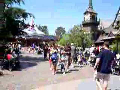 Disneyland Fantasyland S OUaT E Ext ...
