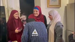 اللحظات الأولى لوصول المحررة إسراء الجعابيص إلى منزلها في القدس اللحظات الأولى لوصول المحررة إسراء الجعابيص إلى منزلها في القدس