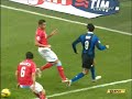 I nerazzurri piegano la squadra di Reja grazie a due bei gol di Cordoba e Muntari nella prima mezz'ora in cui premono tantissimo. Poi il calo e i campani tornano in partita grazie al Pocho. Ma l'Inter resiste. 


________


INTER-NAPOLI 2-1 (pt 2-1)
MARCATORI: 16' pt Cordoba (I), 25' pt Muntari (I), 36' pt Lavezzi
(N)

INTER (4-3-1-2): J. Cesar; Maicon, Cordoba, Samuel, Maxwell; J. Zanetti, Cambiasso, Muntari (45' st Jimenez); Stankovic (39' st Burdisso); Cruz (27' st Adriano), Ibrahimovic. A disp. Orlandoni, Figo, Mancini, Crespo. All.
Mourinho.
NAPOLI (3-5-2): Iezzo; P. Cannavaro, Rinaudo, Aronica; Maggio (34' st Denis), Pazienza (39' st Bogliacino), Gargano, Hamsik (21' st Blasi), Mannini; Zalayeta, Lavezzi. A disp. Navarro, Santacroce, Vitale, Montervino. All. Reja.
ARBITRO: Rosetti di Torino
NOTE: ammoniti Aronica, J. Zanetti, Rinaudo, Lavezzi. Recupero 0' pt, 3' st. Spettatori 45.000 circa.