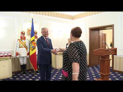 Игорь Додон вручил государственные награды группе граждан Республики Молдова