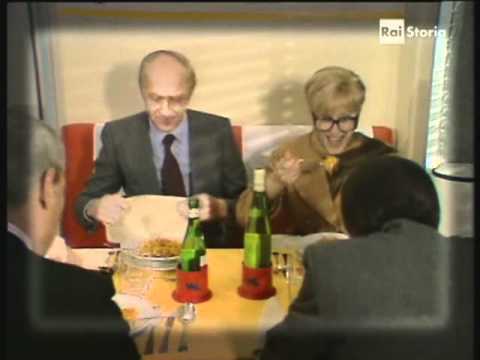 Vianello - Raimondo Vianello e Sandra Mondaini ci presentano un bellissimo sketch. Dal programma