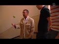 Kjell Bergqvist s�tter folk p� plats