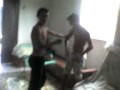 Cinegrafista e agredido durante conflito entre jovens que disputavam o trafico de peixes ornamentais. 