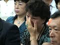 너: 정책 관련해서 말씀을 듣고 싶은데, 지난 16대 대선의 10대정책이 이번에는 살짝 수정된 것들도 있어 보입니다만...허: 아 뭐 조금 수정이 됐죠...너: 네. 바뀐 것들에 대해서 조금 설명을 해주시죠.허: 그러니까 가정 살리기... 가정을 먼저 살리고 나라를 살리겠다이거죠. 내 표어입니다. 나는 가정을 살린 이후에 나라를 살리겠다.그래서 가정 살린 후 나라를 살린다. 마 이게 내 표어입니다. 그래서 가정 살리기는 65세 이상 노인들에게 50만원씩 주는 겁니다. 아시겠죠? 그거는 중산층까지 해당 됩니다. 대한민국의 실제 주인공은 65세 이상 노인들입니다. 말하자면 그 노인 한 사람당 약 재산이 300억 정도 돼요, 노인 한 사람당 300억.왜? 아니 지금 삼성전자, 포항제철, 경복궁, 덕수궁, 중앙청, 저 우리나라 국립공원 모든 산이 전부 노인들 거예요. 그래 안 그래요? 그 전부가 350만 명의 노인들에게 지분이 있어,그래 안 그래요? 근데 그 노인들이 밥도 못 먹게 해놓고 말이지,혼자 있는 노인 전기 끊어버리고 수도 끊어버리고, 아니 그 노인들이 실제 우리나라 만든 사람이야. 우리나라 주인이야. 아무리 자본주의를 하지만은 그 350만 명의 노인이 우리나라를 만들어 놓은 사람들인데 그 주식을 전부 받아가지고 전부 배당금받아가지고 정치인들이 다 닦아 쓰고 공무원들이 다 닦아 써버리면 됩니까? 그래서 노인들 65세 이상은 매월 50만원씩 줘서 건국 수당을 줘야 된다, 그래서 노인건국수당. 그 다음에 출산 수당이 있어요. 출산 때마다 3000만원 그건 출산 장려금입니다. 출산 수당을 주고, 결혼 할 때 1억씩을 지급을 해줍니다, 여자 5000만원 남자 5000만원. 그래서 결혼 때 1억 주는 결혼 수당이야. 그래서 노인수당, 출산수당, 결혼수당을 반드시 실천하겠다. 이것은 대통령 되는 즉시 실천합니다. 예산도 얼마 안 들어갑니다. 이 세 가지 수당이 없이는, 우리 서민들이나 중산층 계속 빚쟁이가 됩니다. 애 3명만 결혼시키면 알게 모르게 골병들어요. 그래 안 그래요? - 딴지일보 인터뷰http://www.ddanzi.com/articles/article_view.asp?installment_id=213&article_id=4065