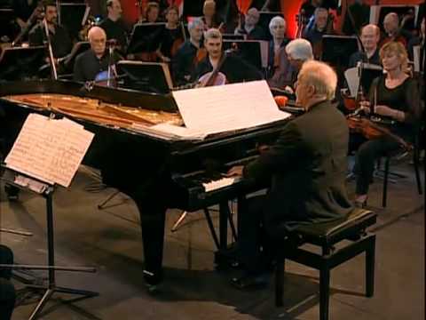 Barenboim - Orquesta Filarmónica de Buenos Aires Leopoldo Federico y su Orquesta Tipica This isn't my video. I have just donwloaded. Enjoy!