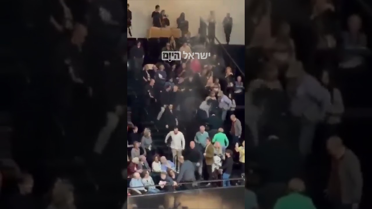מרתיח: הופעה של התזמורת הפילהרמונית הישראלית פוצצה לאחר שפרו-פלסטינים הבעירו אבוקות במהלך המופע