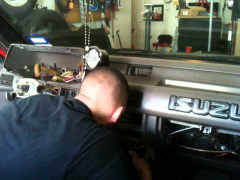 95 Isuzu pickup dash removal 4(4)