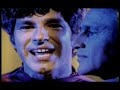 clipe da vers�o da m�sica tropic�lia (caetano veloso) que faz parte do primeiro cd da banda tantra. o v�deo foi gravado em junho de 1997, com dire��o de monique gardenberg e concorreu ao vmb daquele ano na categoria banda revela��o. o cen�rio recria a instala��o 'tropic�lia' de helio oiticica, assim como as m�scaras sensoriais de lygia clark e outras refer�ncias tropicalistas. participa��o de caetano veloso, gilberto gil, jorge mautner, z� celso martinez corr�a, marco nanini, elisa lucinda, al�m de atores do grupo 'n�s do morro