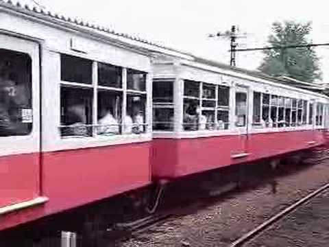 今橋駅を出発することでん30形