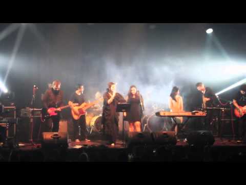 sarasvati - Seperti janji kami kepada kawan - kawan, kami akan sajikan video dokumentasi konser kolaborasi Gran Kino (Perancis) dan Sarasvati (Indonesia), 15 Mei lalu di...
