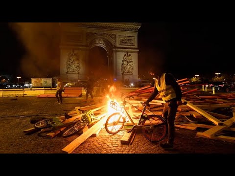 Frankreich: Bei Demo in Paris Tausende Demonstranten & Verletzte bei Krawallen