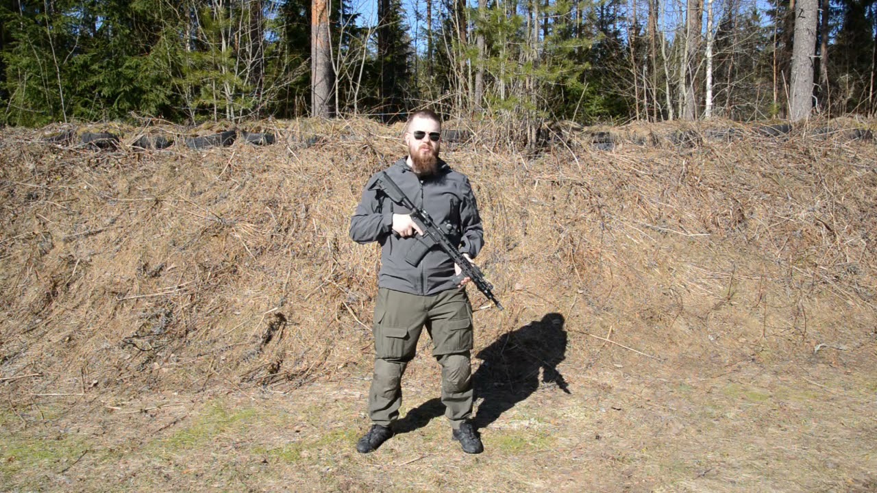 Toiminnallisen kivääriammunnan ampuma-asento seisten