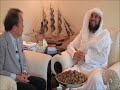شاهدوا ماذا يقول الاعلامي الياباني عند سماعه للقران