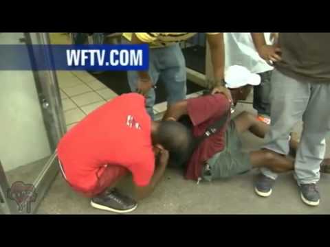 dominican - Dominican store manager catches, tackles, then handcuffs shoplifter thief during an interview about recent thieves stealing from his store. EY PIPO!