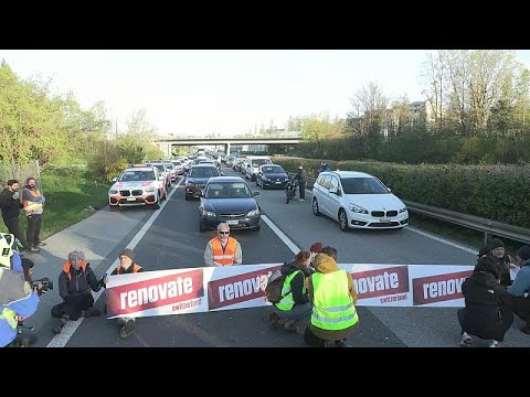 Schweiz: »Renovate Switzerland« - Protest blockiert A ...