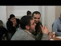 Bitte VIDEOINFO lesen! Wir möchten nochmal erwähnen, dass wir die Überlieferung die bei Suyuti steht ablehnen, denn er überlieferte eine erlogene Erzählung, wonach Shaitan beim rezitieren die Rezitation des Propheten beeinflusst haben könnte, ohne dass der Prophet es bemerkt hat. Wir lehnen so etwas ab, wie wir es bereits während der Debatte abgelehnt haben. Diese Überlieferung haben wir mit dem Video 