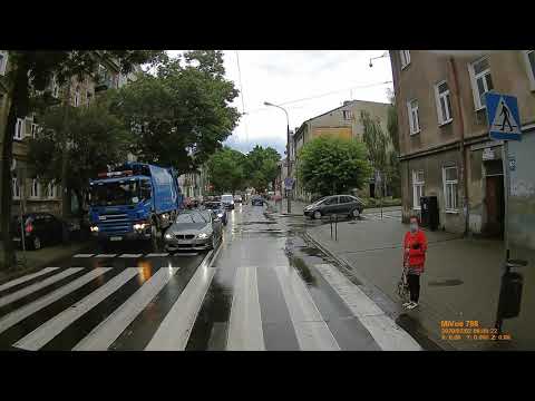 Iść czy nie iść? Kobieta i jej rozkmina na pasach w Lublinie