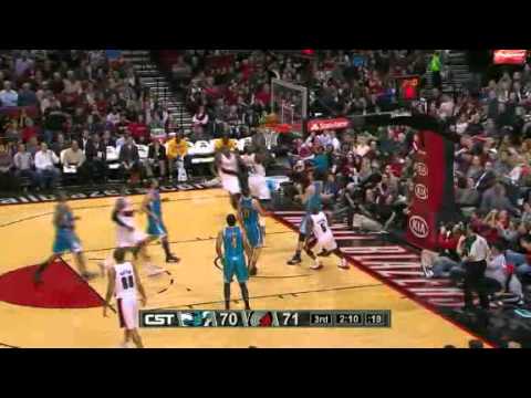 Felton finds Matthews for beautiful reverse layup