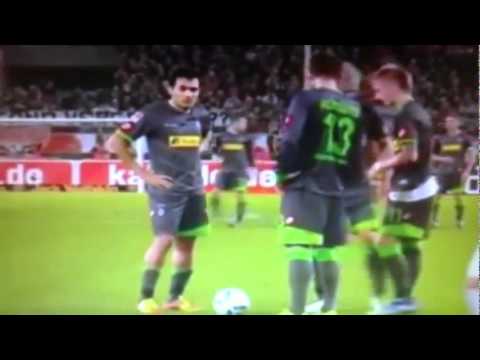 Monchengladbach joue à pierre feuille ciseaux ()