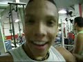 morena e a loura malhando na academia