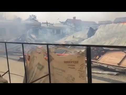 Опубликованы кадры крупного пожара на рынке в Пятигорске. ВИДЕО — URA.RU