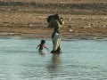 Guado fiume Limpopo Mozambico. Crossing Limpopo river