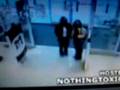 videos de Woman Trips Shoplifter Trying To Escape