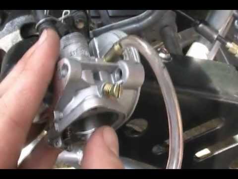 how to pour gas into carburetor