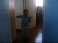Alex bailando como omega