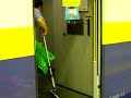 T�ky� station, Shinkansen cleaning & turning seats