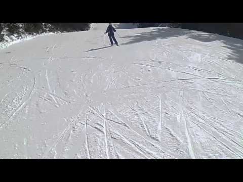 Девушка-лыжница на трассах Имст