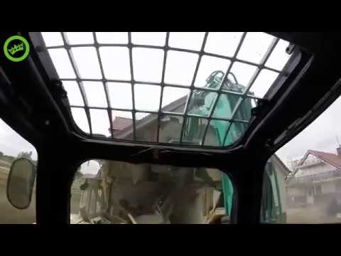 Wkurzony budowlaniec nagrał jak zdemolował nowy dom za brak zapłaty