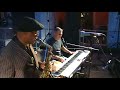 stefano franco - pianoforte, james thompson - sax contralto.
un duo collaudatissimo che suona assieme da pi� di dieci anni in tutt'italia ed europa. il repertorio spazia dai classici di duke ellington al soul tipico della stax degli anni '60, al rock'n roll degli anni '50 fino a delle magnifiche reinterpretazioni di canzoni notissime di jimi hendrix con delle bellissime armonizzazioni vocali su un tappeto sostenuto dal potente pianismo ritmico di stefano franco che tiene il groove usando magistralmente un hi-hat amplificato al piede destro e una mano sinistra assolutamente incalzante. james thompson si fonde insieme a stefano franco con assoli di sax contralto, flauto e blues harp, cantando con il suo stile caldo e ormai leggendario. un duo di altissimo spessore artistico.