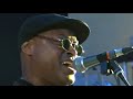 stefano franco - pianoforte, james thompson - sax contralto.
un duo collaudatissimo che suona assieme da pi� di dieci anni in tutt'italia ed europa. il repertorio spazia dai classici di duke ellington al soul tipico della stax degli anni '60, al rock'n roll degli anni '50 fino a delle magnifiche reinterpretazioni di canzoni notissime di jimi hendrix con delle bellissime armonizzazioni vocali su un tappeto sostenuto dal potente pianismo ritmico di stefano franco che tiene il groove usando magistralmente un hi-hat amplificato al piede destro e una mano sinistra assolutamente incalzante. james thompson si fonde insieme a stefano franco con assoli di sax contralto, flauto e blues harp, cantando con il suo stile caldo e ormai leggendario. un duo di altissimo spessore artistico.