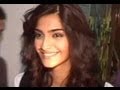 Planet Bollywood News - Salman Khan sends 3 lac bricks to a Gurudwara, Shammi Kapoor passed away , & more hot news