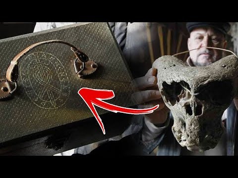 Mann findet alte Aktentasche mit unglaublichem Inhalt!