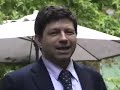 Steve Novick tells a summer house party why he will beat Gordon Smith