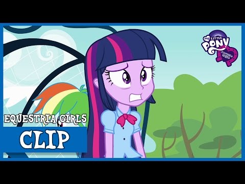 Twilight vs Rainbow Dash - MLP: Equestria Girls 