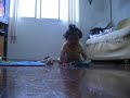 Sofia engatinhando