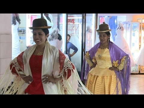 La Bolivie ouvre sa première école de mannequins 'cholitas'