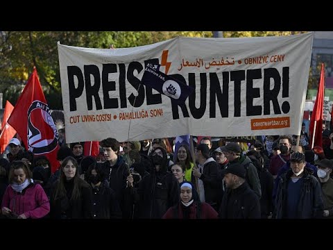 Berlin: 3.000 Teilnehmer bei linker »Umverteilen«-Demo - »Umverteilen! Von oben nach unten«