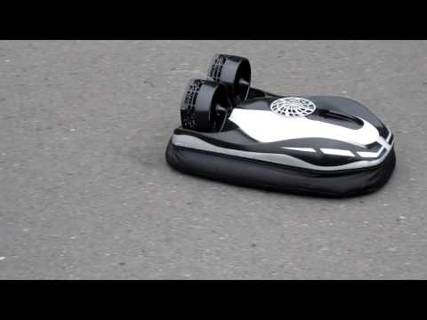 Watch RC Video: 'RC Luftkissenboot Hovercraft rast über die Straße HD'