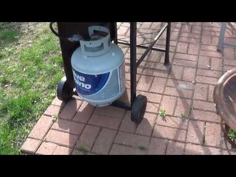 how to attach propane tank to grill