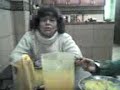 JUGAR CON LA COMIDA PUEDE SER PERJUDICIAL PARA LA SALUD