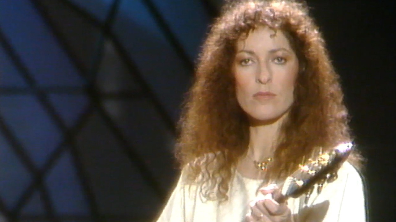 יהודית רביץ – אגדת אופליה | קליפ