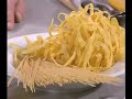 Pasta con pesto y bolognesa